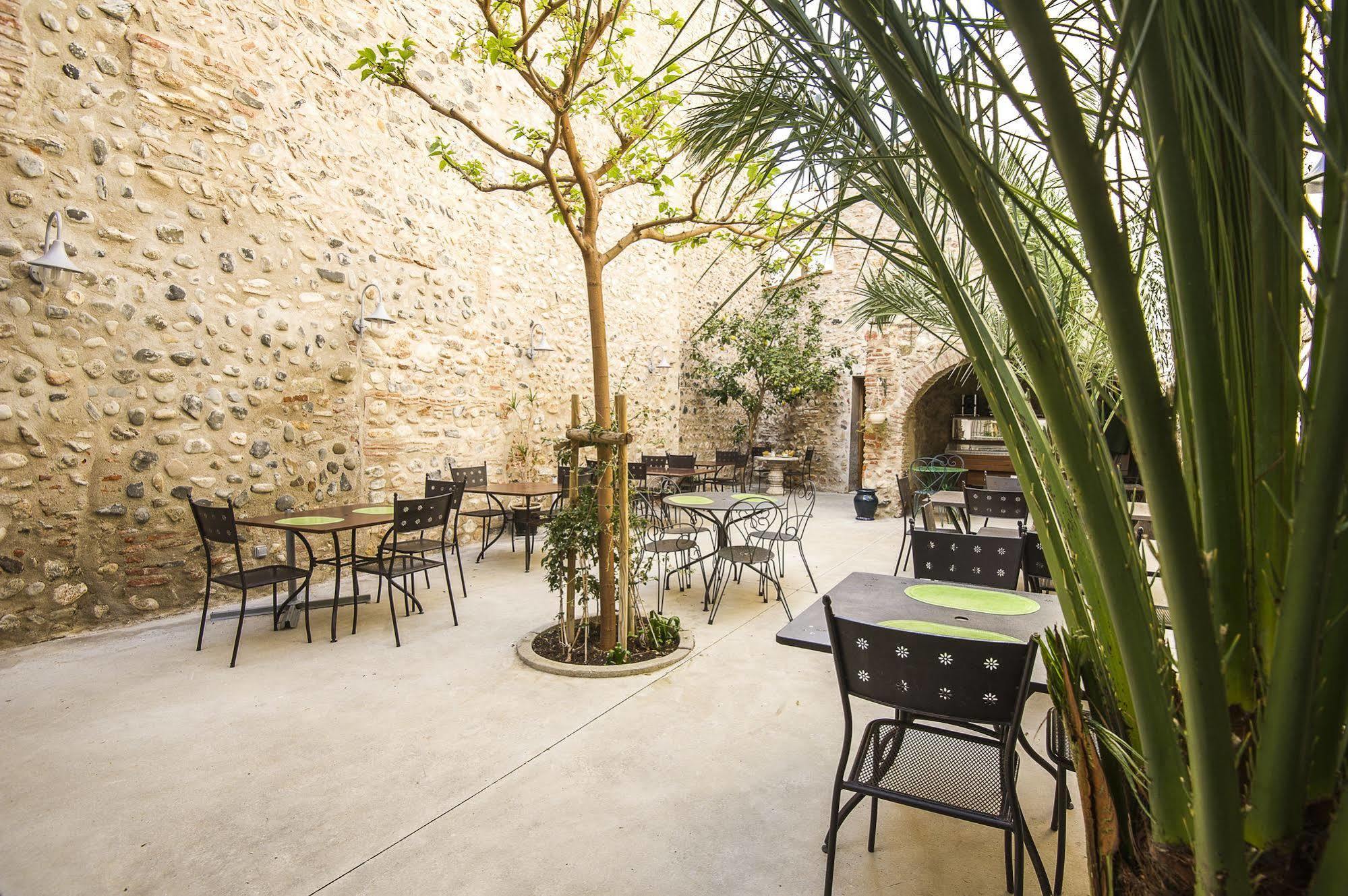 Hotel" La Tour De L'Horloge " Rivesaltes Exterior foto